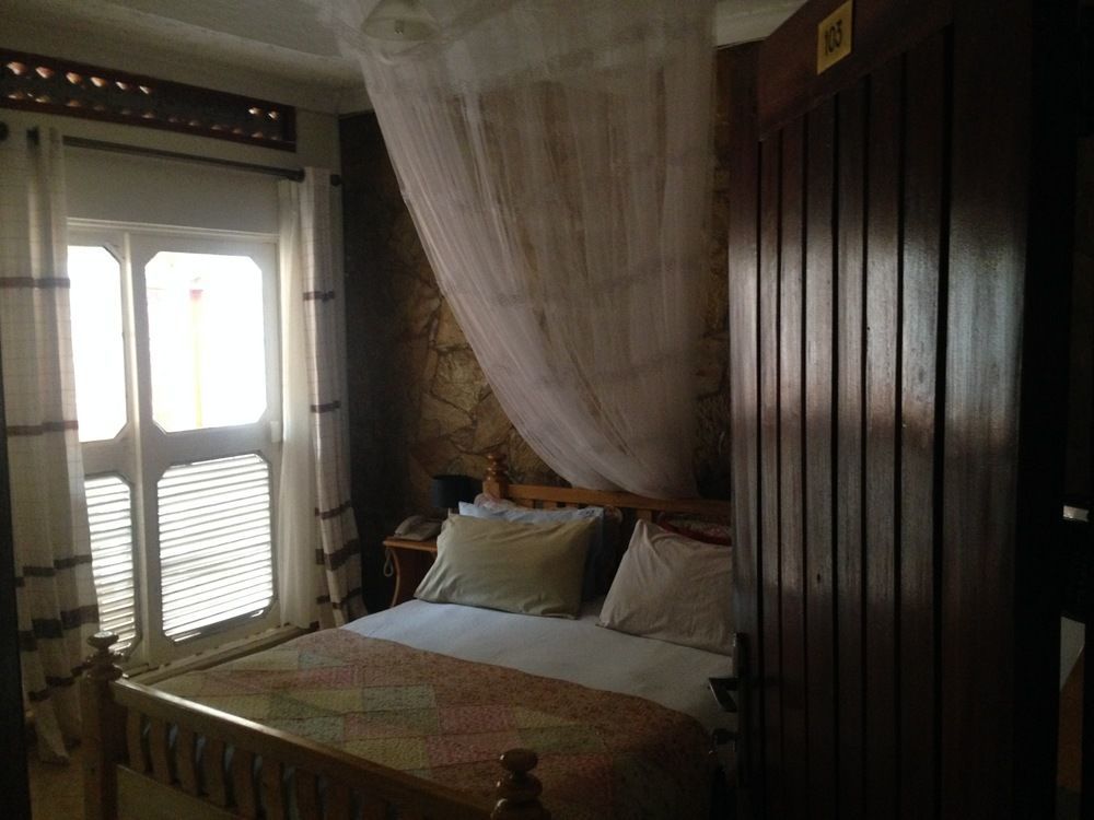 La Feve Beach Bed And Breakfast Hotel Entebbe Dış mekan fotoğraf
